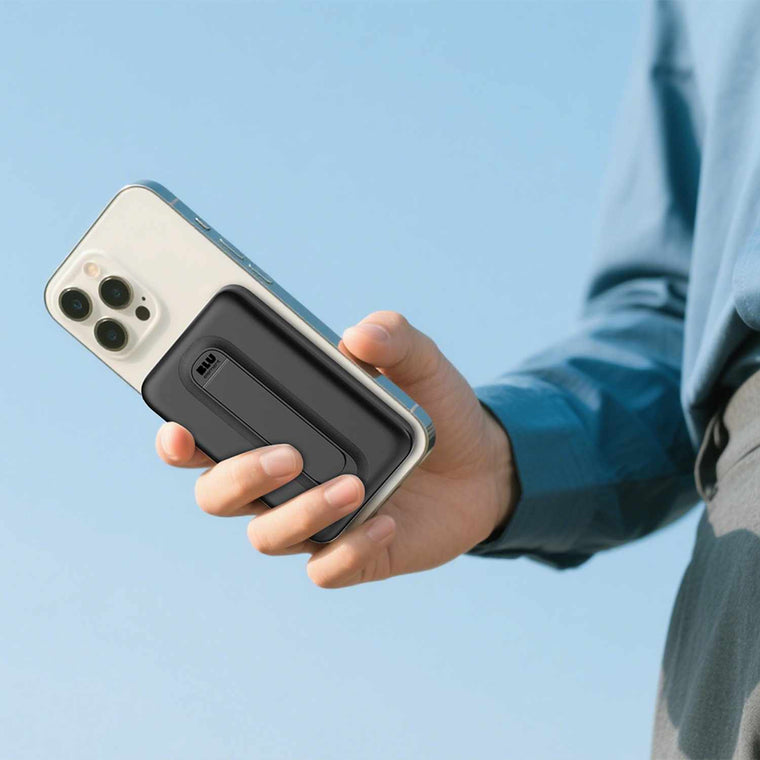 Blu Element Qi2 Wireless Power Bank with Kickstand 5K Black