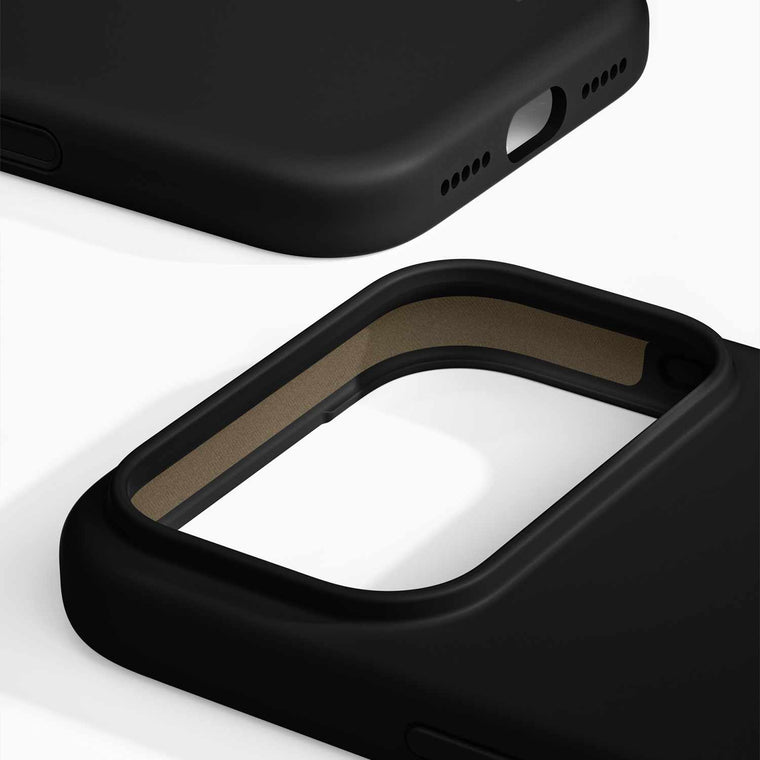 IDSICMSI2561P01 Silicone MagSafe Case iPhone 17 Pro Black