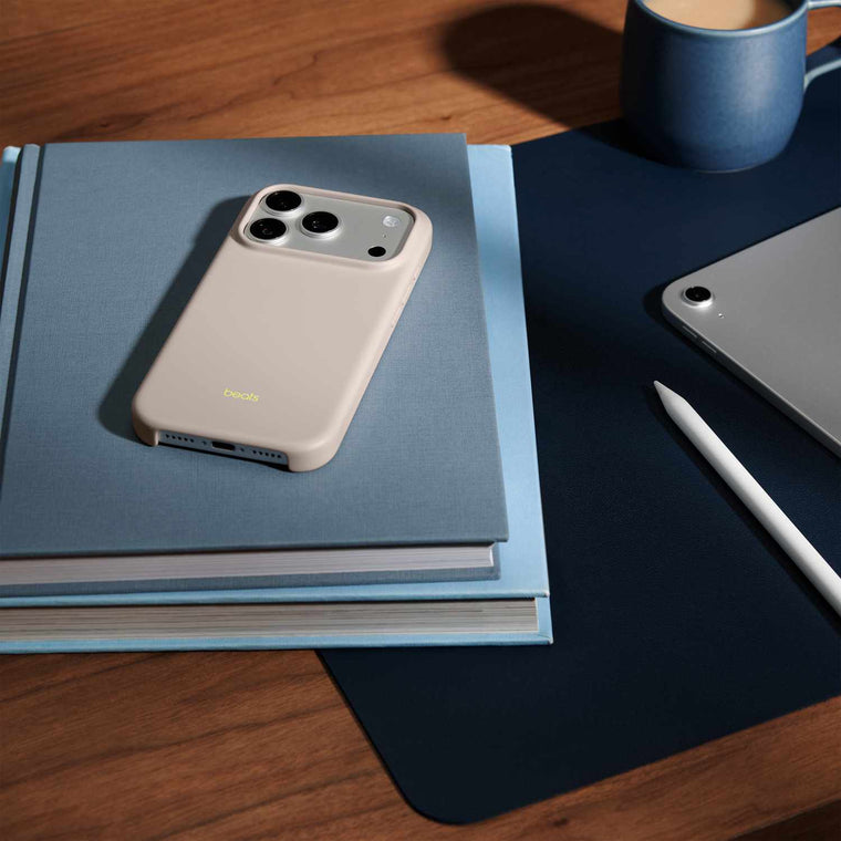 MGKE4LLA Case with MagSafe and Camera Control iPhone 17 Pro Lime Stone