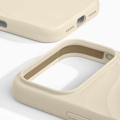 Ideal of Sweden Soft Swirl MagSafe Case Cloud Dancer for iPhone 18 Pro/17 Pro